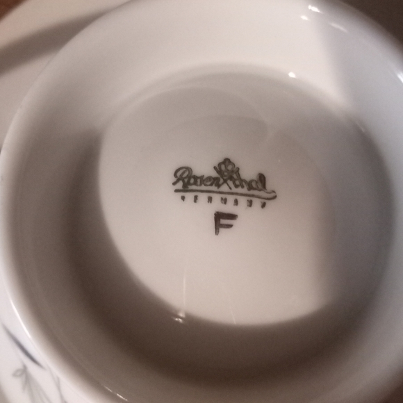 Footed cream soup cups and plates or - Picture 3 of 4